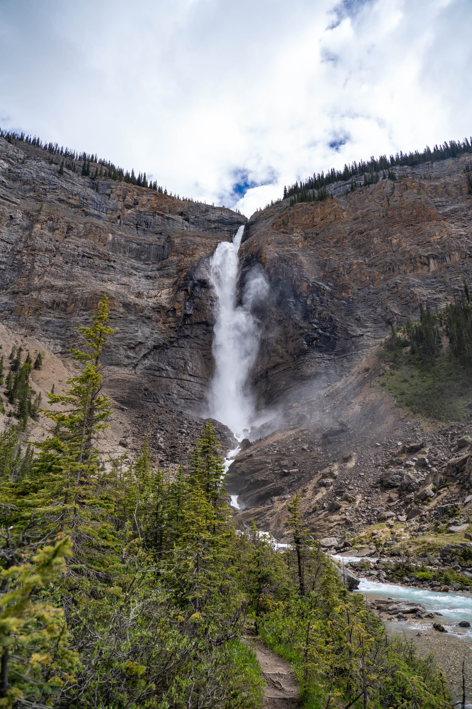 chutes takakkaw canada