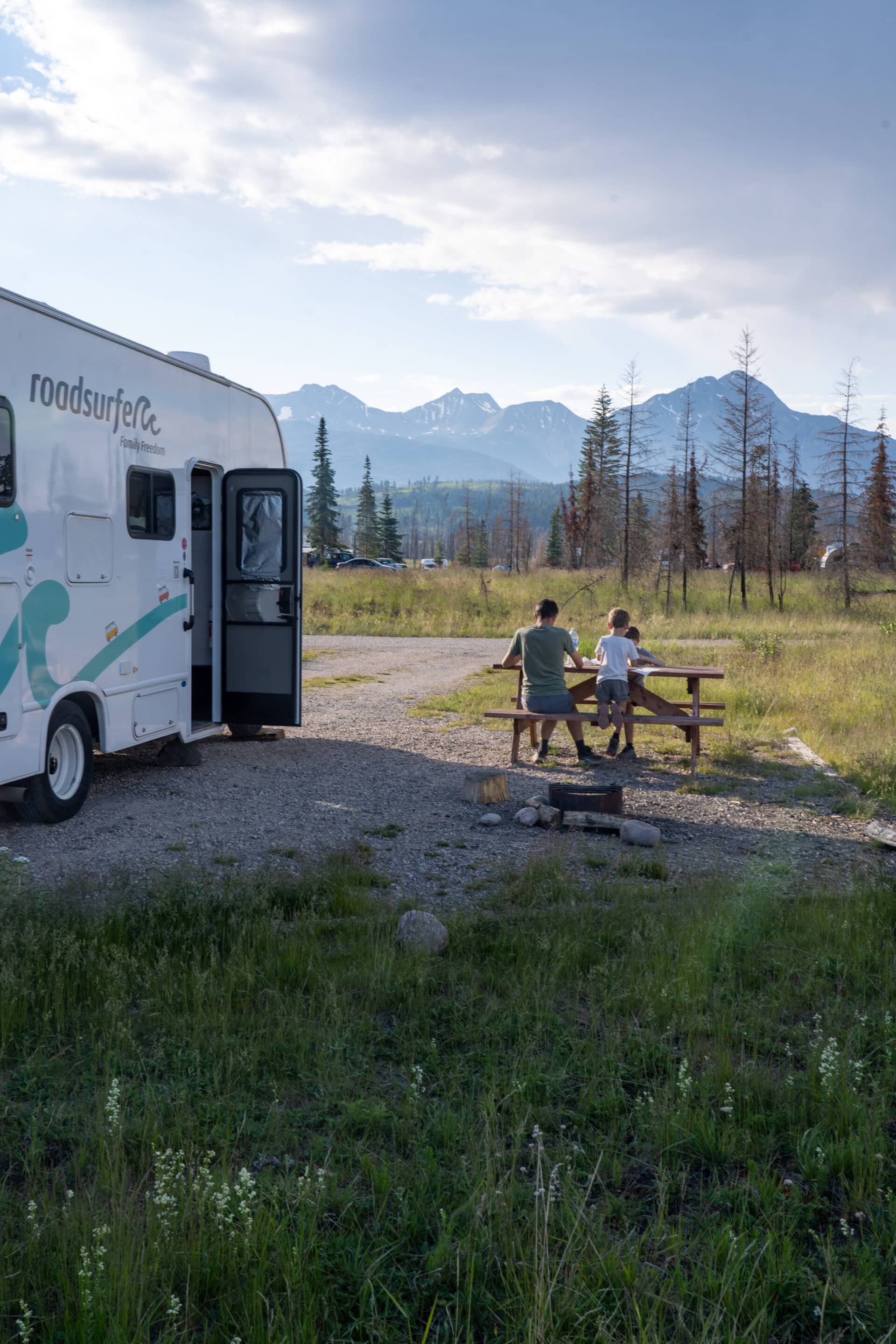 road trip camping car rocheuses
