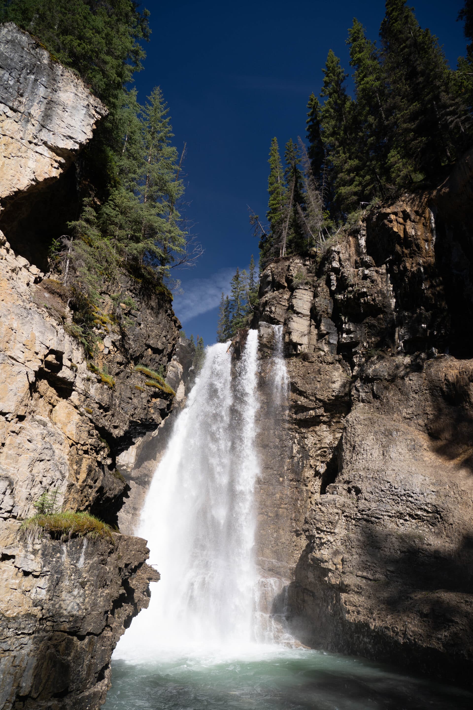 johnston canyon canada